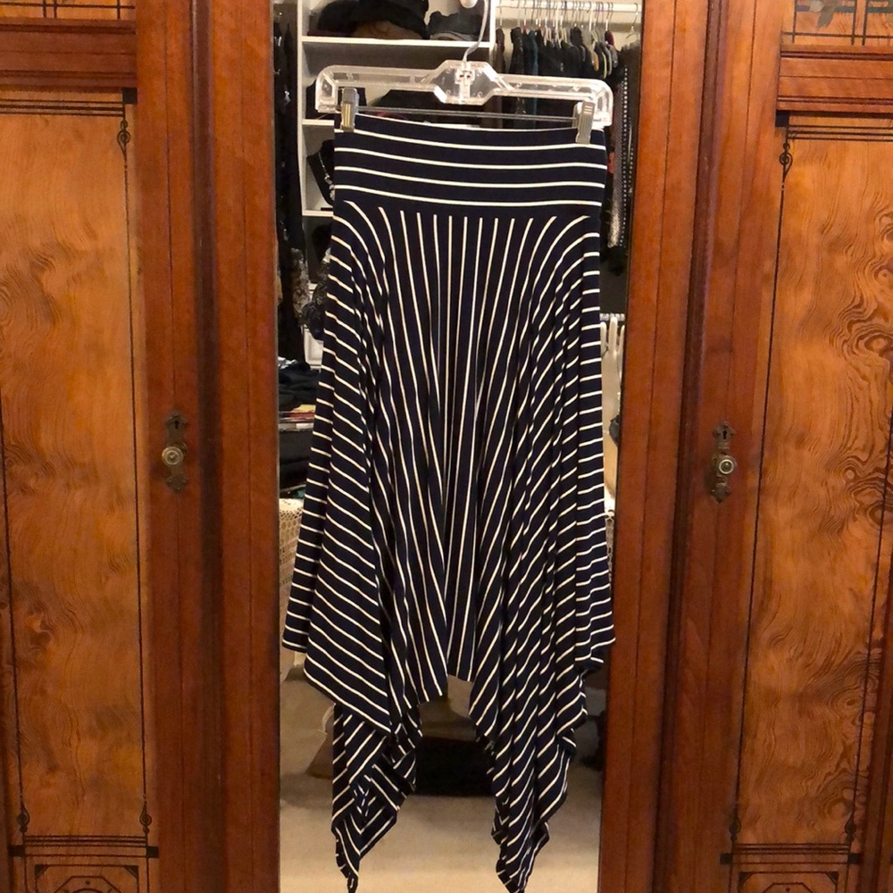 Cabi assymetrical dark navy & white striped twirl skirt, XS, rayon/spandex
